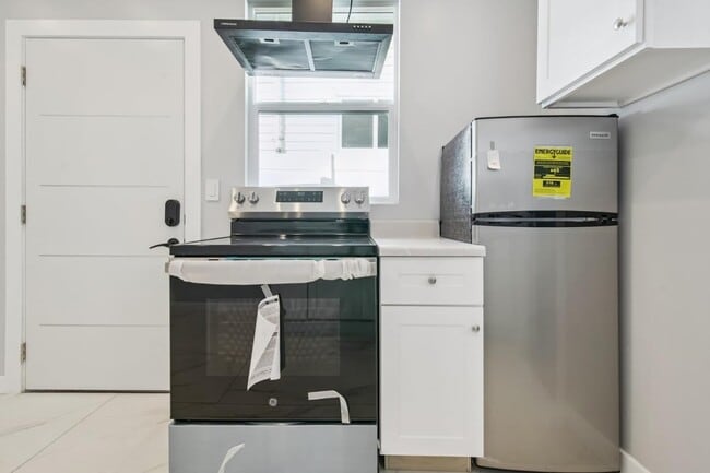 Building Photo - 6134 Fair Ave