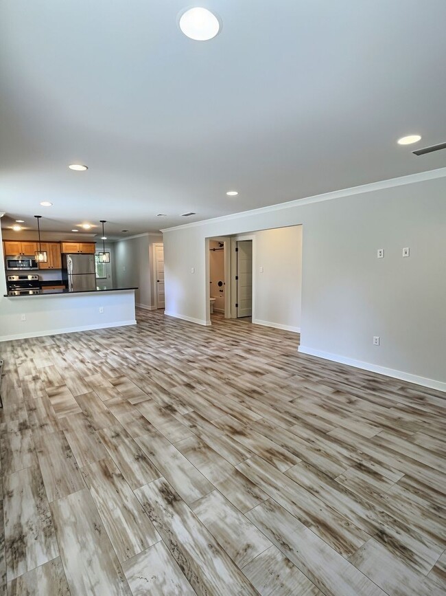 Building Photo - 3/2 Coastal Cottage in Golf Cart District | Ocean Springs School District