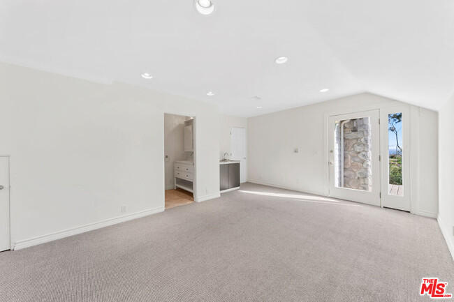 Building Photo - 5958 Busch Dr