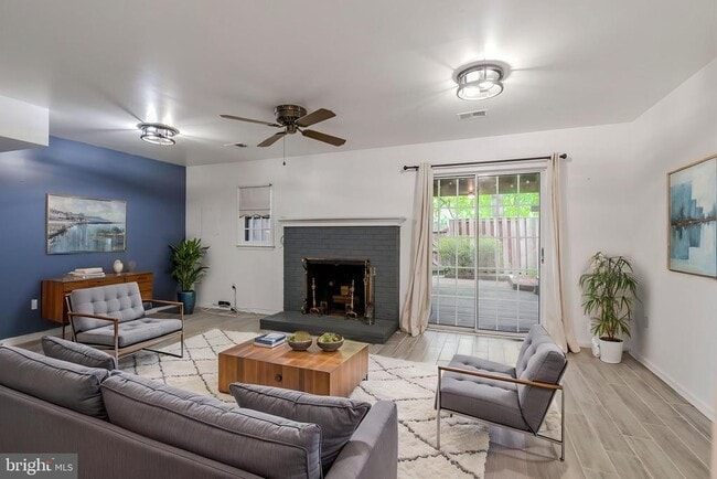 Building Photo - 8207 Cedar Landing Ct
