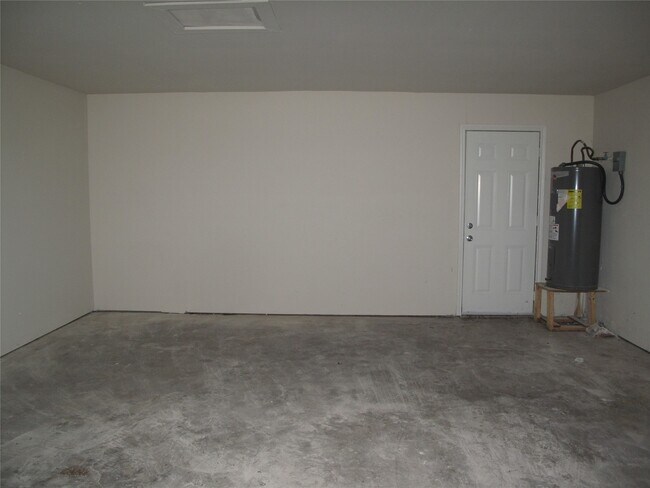 Building Photo - 6906 Sandy Knolls Dr