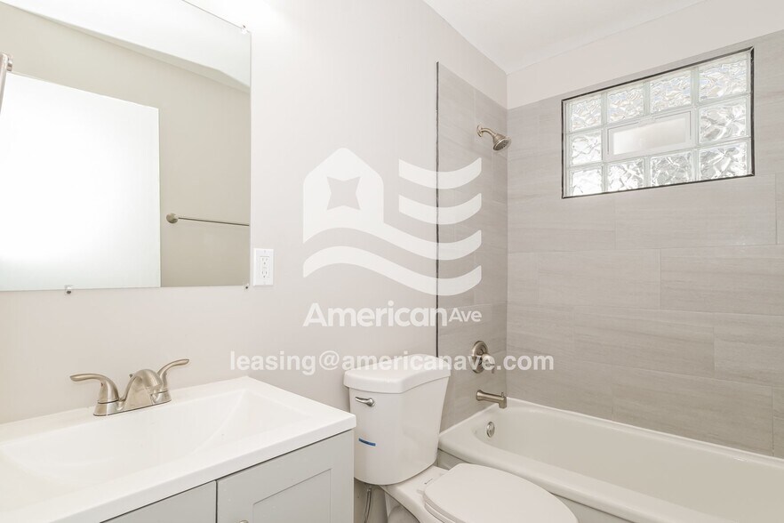 Building Photo - 4424 S 39th St