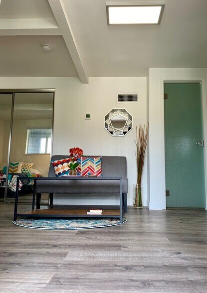 Building Photo - 2414 N Alvarado St