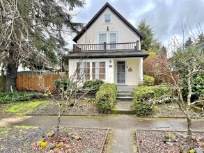 Building Photo - North Tabor Charmer with Sprawling Backyar...