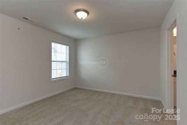 Building Photo - 2015 Saddlebred Dr