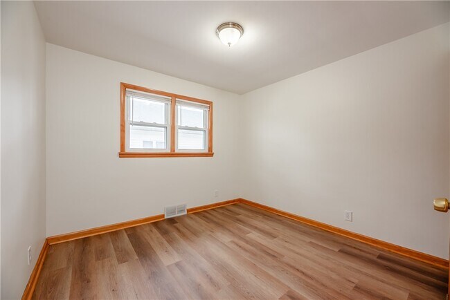 Building Photo - 416 W Spruce St