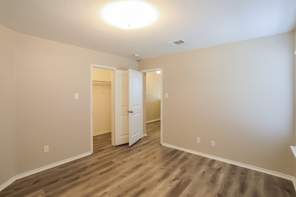 Building Photo - 1420 N Houston St