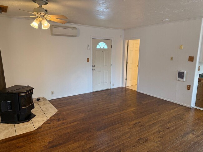 Building Photo - Charming 1-bedroom, 1-bath apartment in the Santa Clara area!