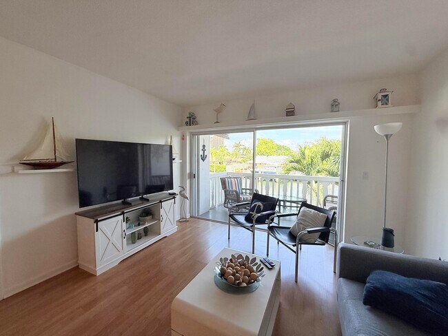 Building Photo - 470 Paradise Isle Blvd