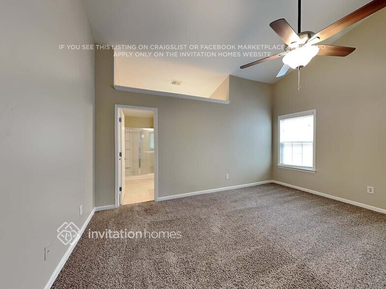 Building Photo - 1029 S Creek Dr