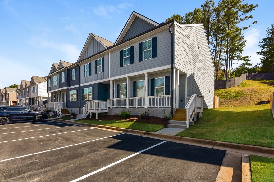 Building Photo - 2831 Saratoga Lake View
