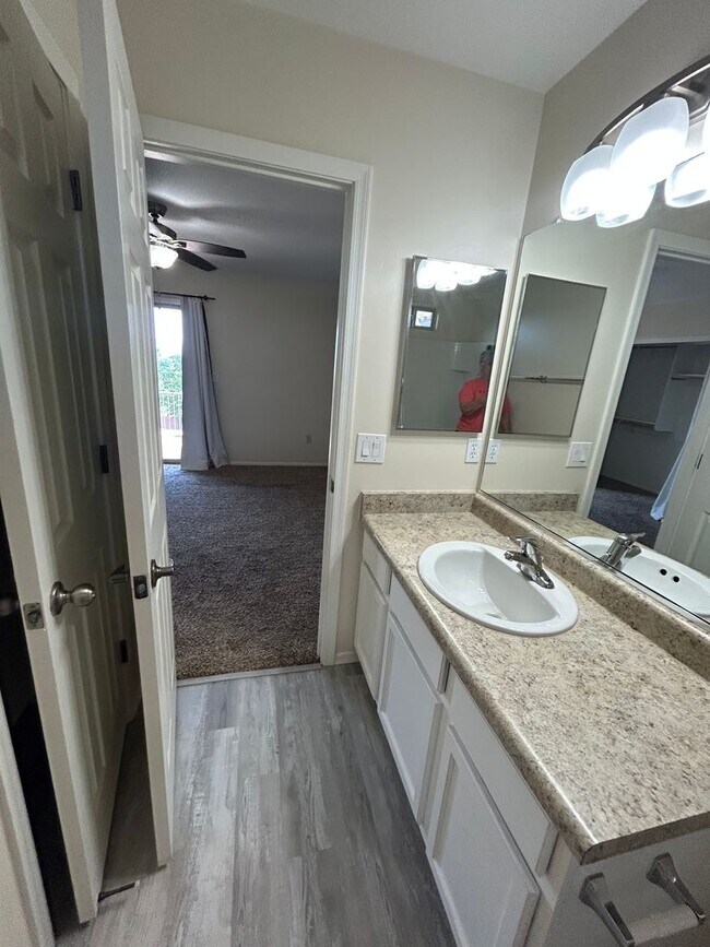 Building Photo - Three bedroom 2.5 bath two story home