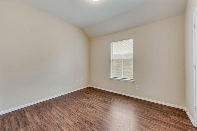 Building Photo - 105 Shadybrook Dr