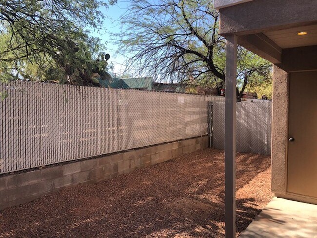 Building Photo - 336-2 E Limberlost-