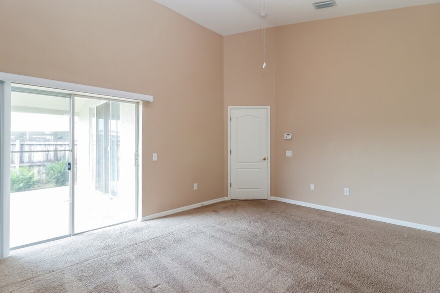 Building Photo - 30800 Birdhouse Dr