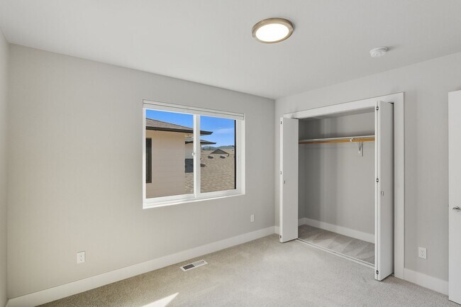 Building Photo - Newer Construction 4 Bedroom Home at Pleas...