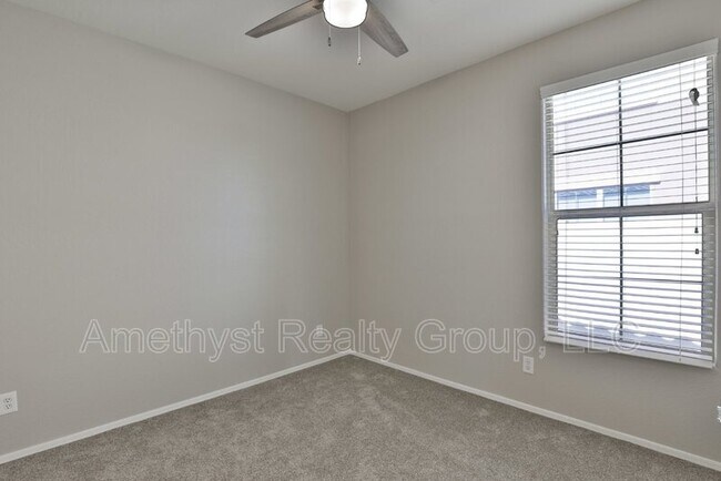 Building Photo - 15068 W Glenrosa Ave