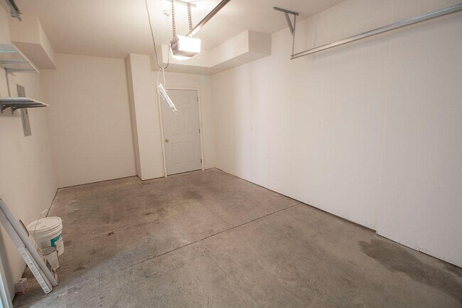 Building Photo - 5000 Derby Ridge Dr
