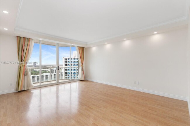 Building Photo - 21150 Point Pl