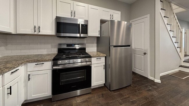 Building Photo - Beautiful 3 Bedroom Home