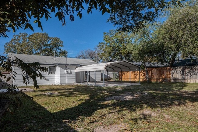 Building Photo - 1605 Ave P
