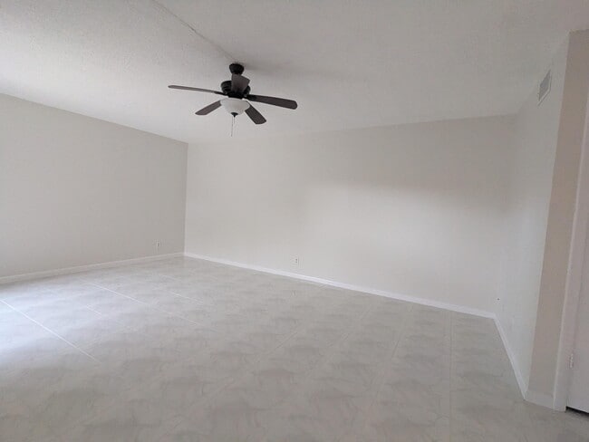 Building Photo - 2191 White Pine Cir