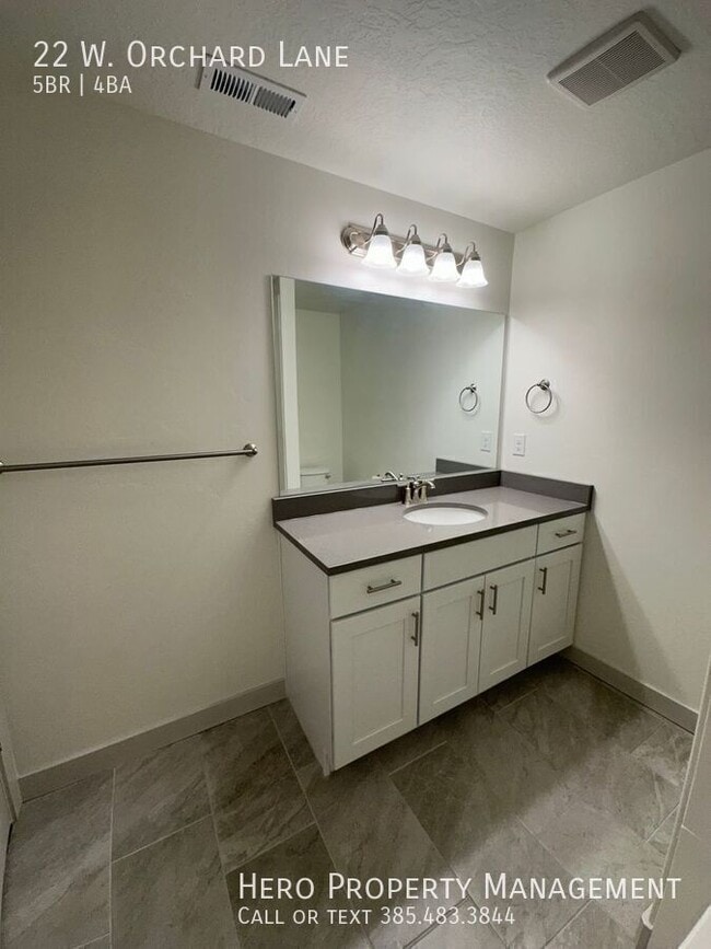 Building Photo - 22 W Orch Ln