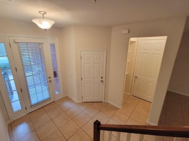 Building Photo - Hey! Yes ! You !