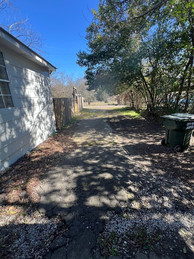 Building Photo - IRY Prop