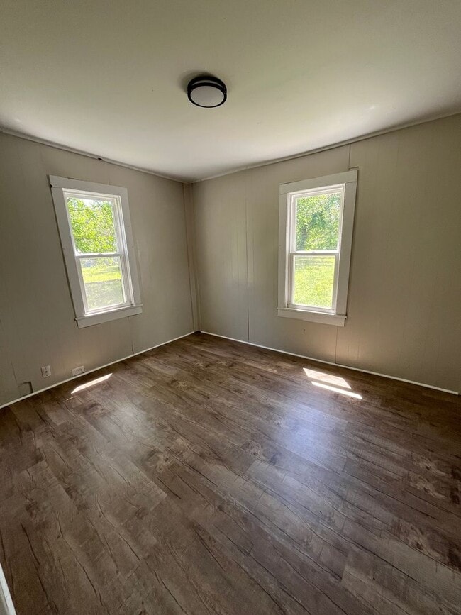 Building Photo - Available now! – 2 Bed / 1 Bath Home in Nevada, MO