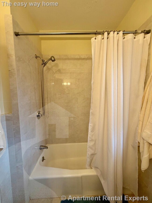 Building Photo - 134 N Union St