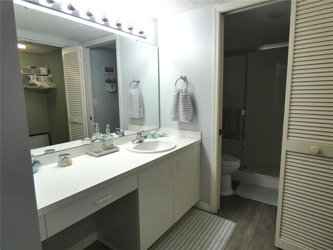 Building Photo - 9320 Clubside Cir