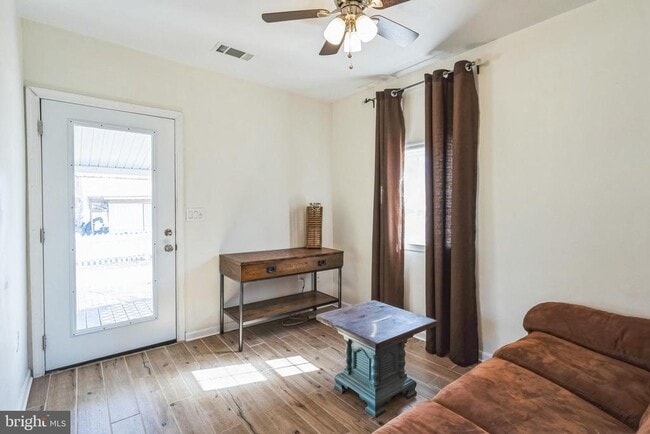 Building Photo - 18623 Bells Hotel Pl