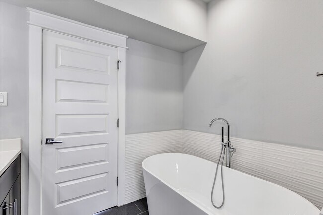 Building Photo - 3309 Baron St