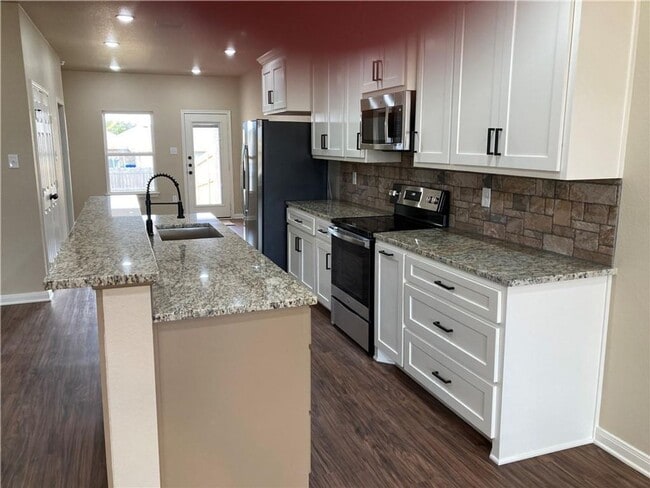 Building Photo - Duplex China Spring