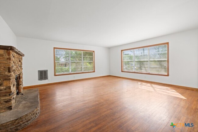 Building Photo - 1511 Ranch Rd 12