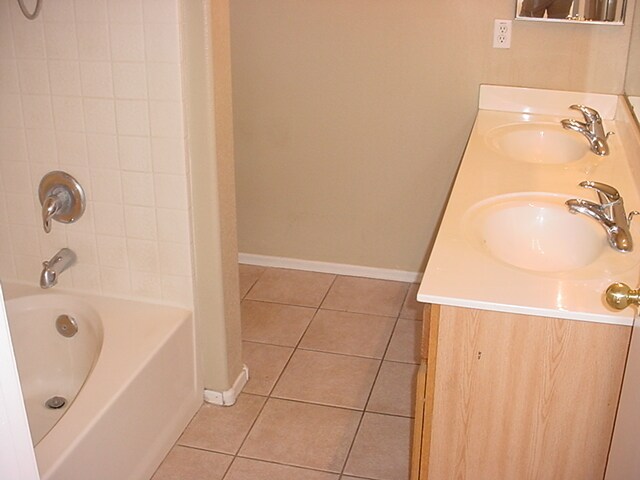 Building Photo - Fantastic home in gated Brenna Park.