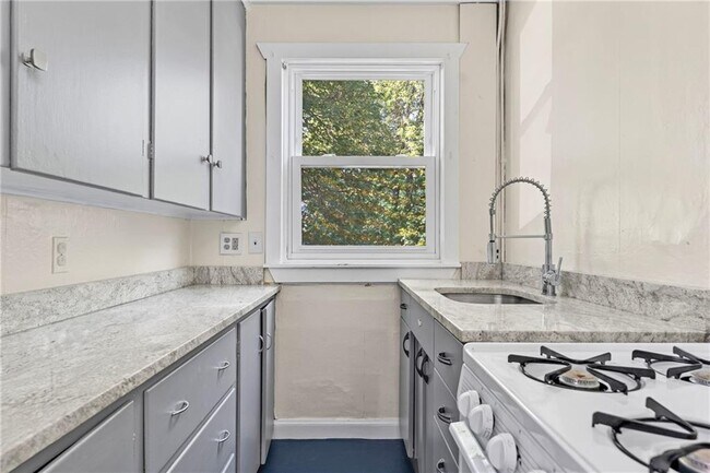 Building Photo - 266 Sayles Ave