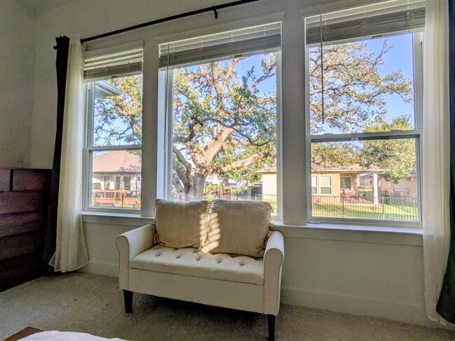 Building Photo - 109 Monterey Oak Trl