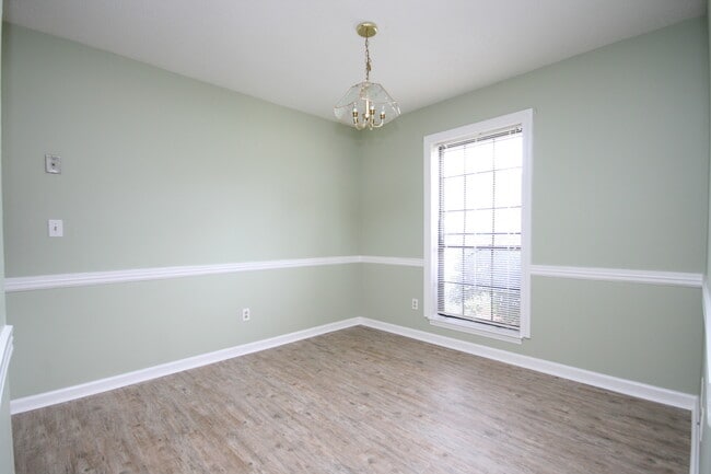 Building Photo - 115a Westscott Dr