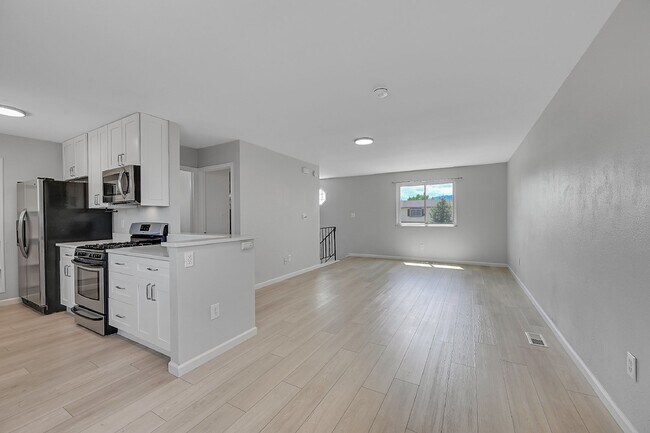 Building Photo - $2,200.00 - 3 Bed,1.5 Bath, Single Family ...