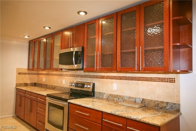 Building Photo - 1525 Covington Cir E