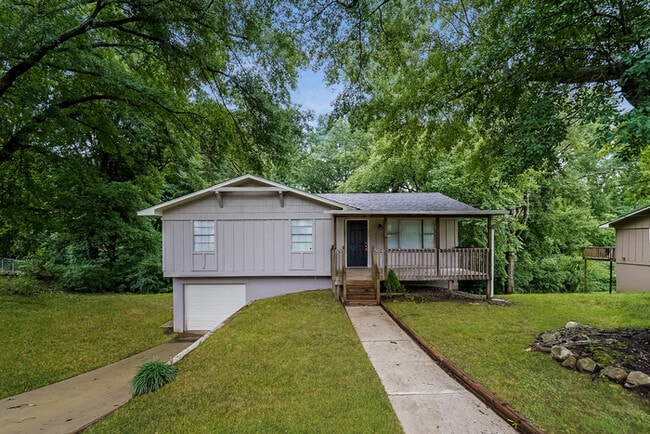 Primary Photo - 1013 Sandy Brook Cir