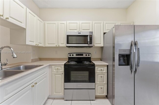 Building Photo - 15720 SW 92nd Ave