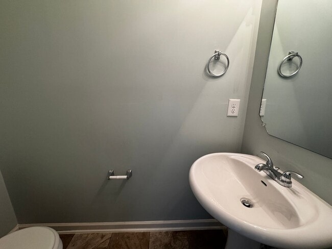 Building Photo - 3921 Village Park Ct