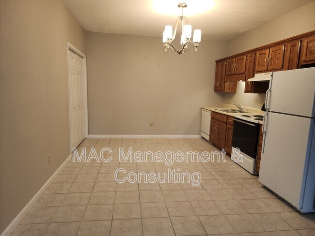 Building Photo - 978 N Franklin Ave