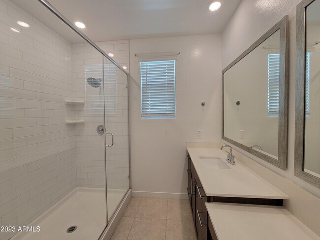 Building Photo - 9825 E Talon Ave