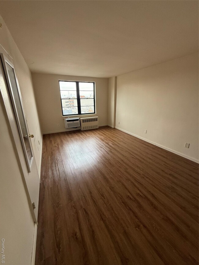 Building Photo - 190 1st St