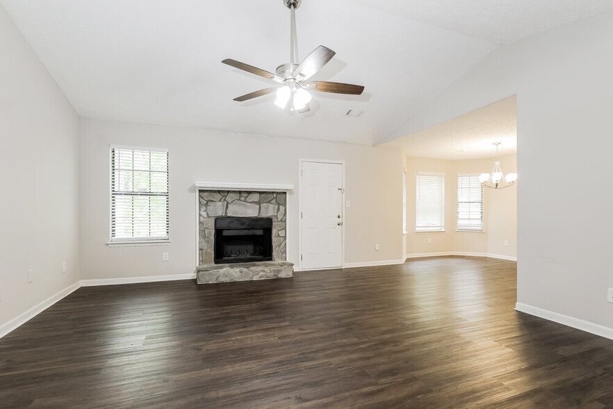 Building Photo - 10319 Briarbay Loop