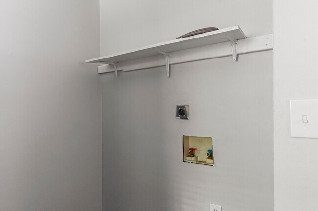 Building Photo - 2788 Lancaster Dr